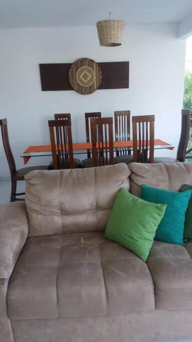 Excelente casa equipada em condomínio em Gravatá