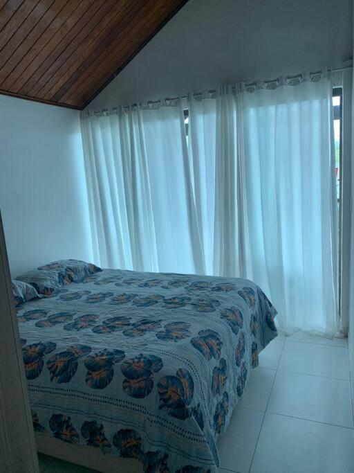Excelente casa equipada em condomínio em Gravatá