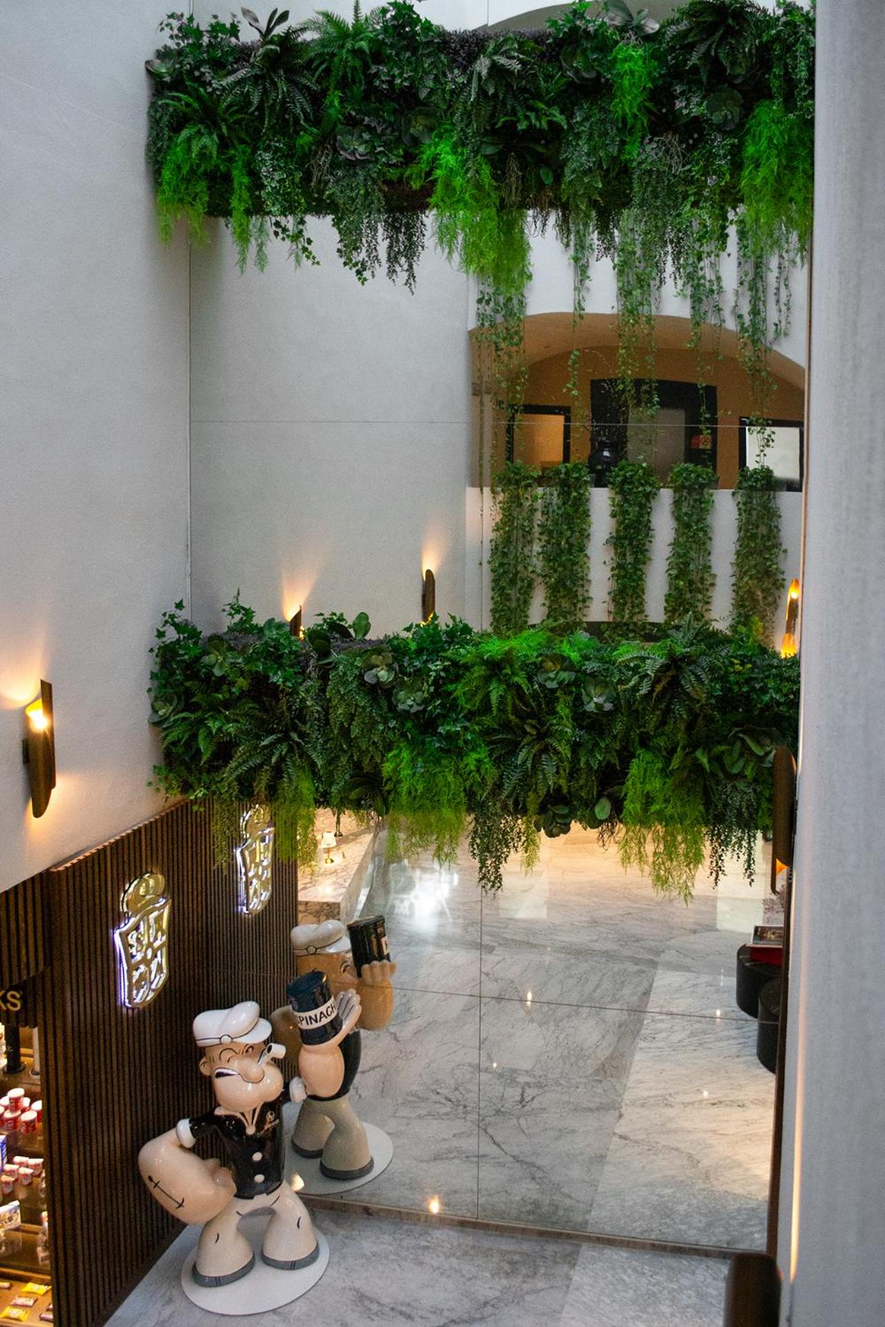 Lobby & Reception
