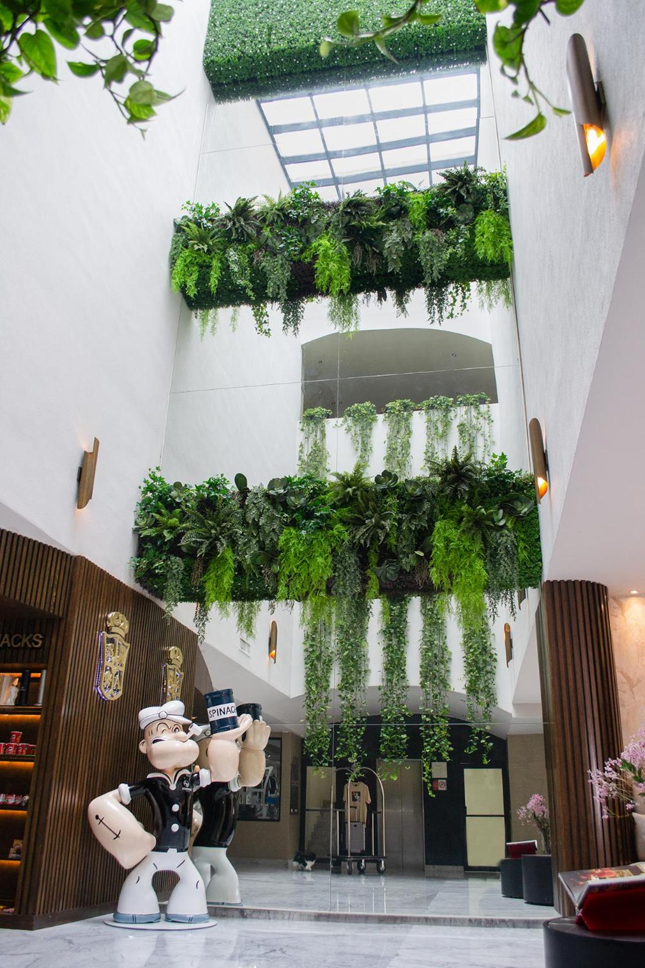 Lobby & Reception