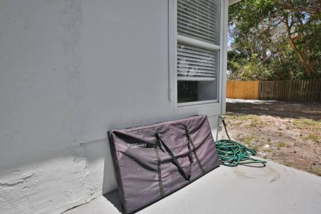 Fenced in With Jacuzzi Close to Siesta Key Bridge! view 3