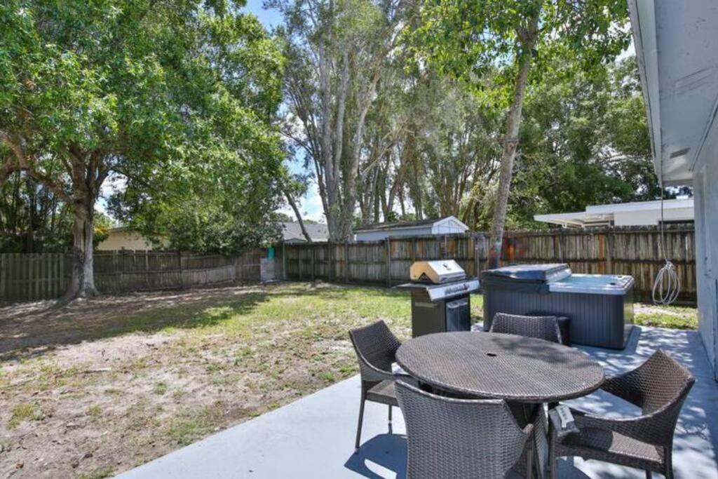Fenced in With Jacuzzi Close to Siesta Key Bridge! view 5