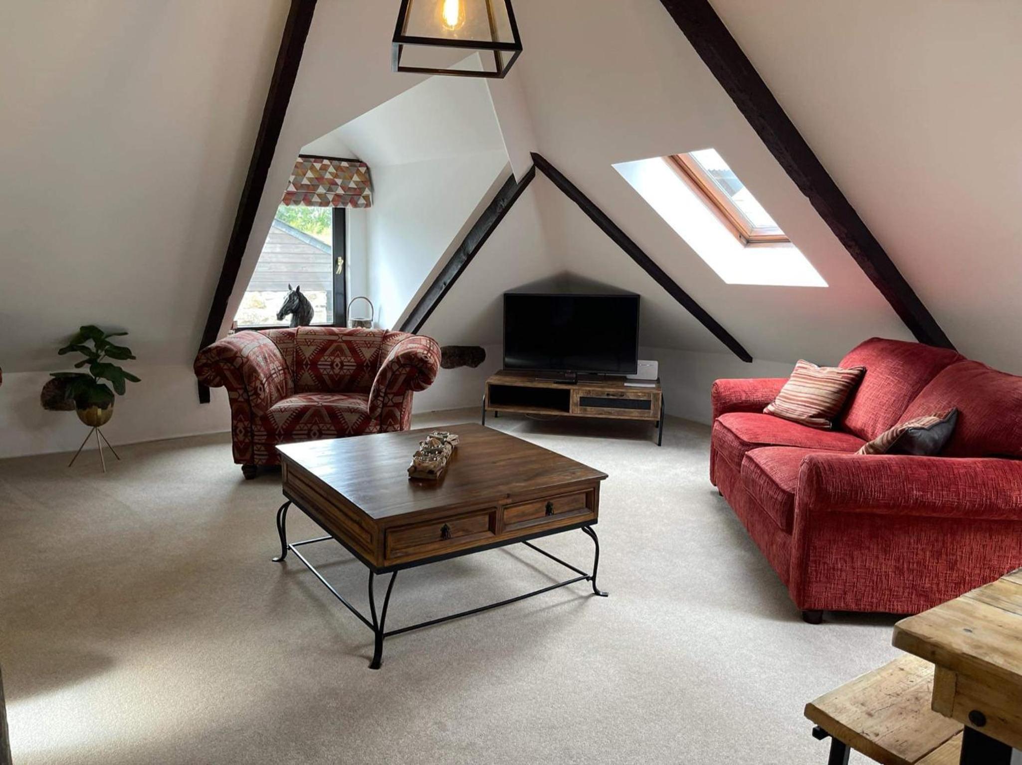 Stunning 4 Bed Pet Friendly Cottage with Hot Tub