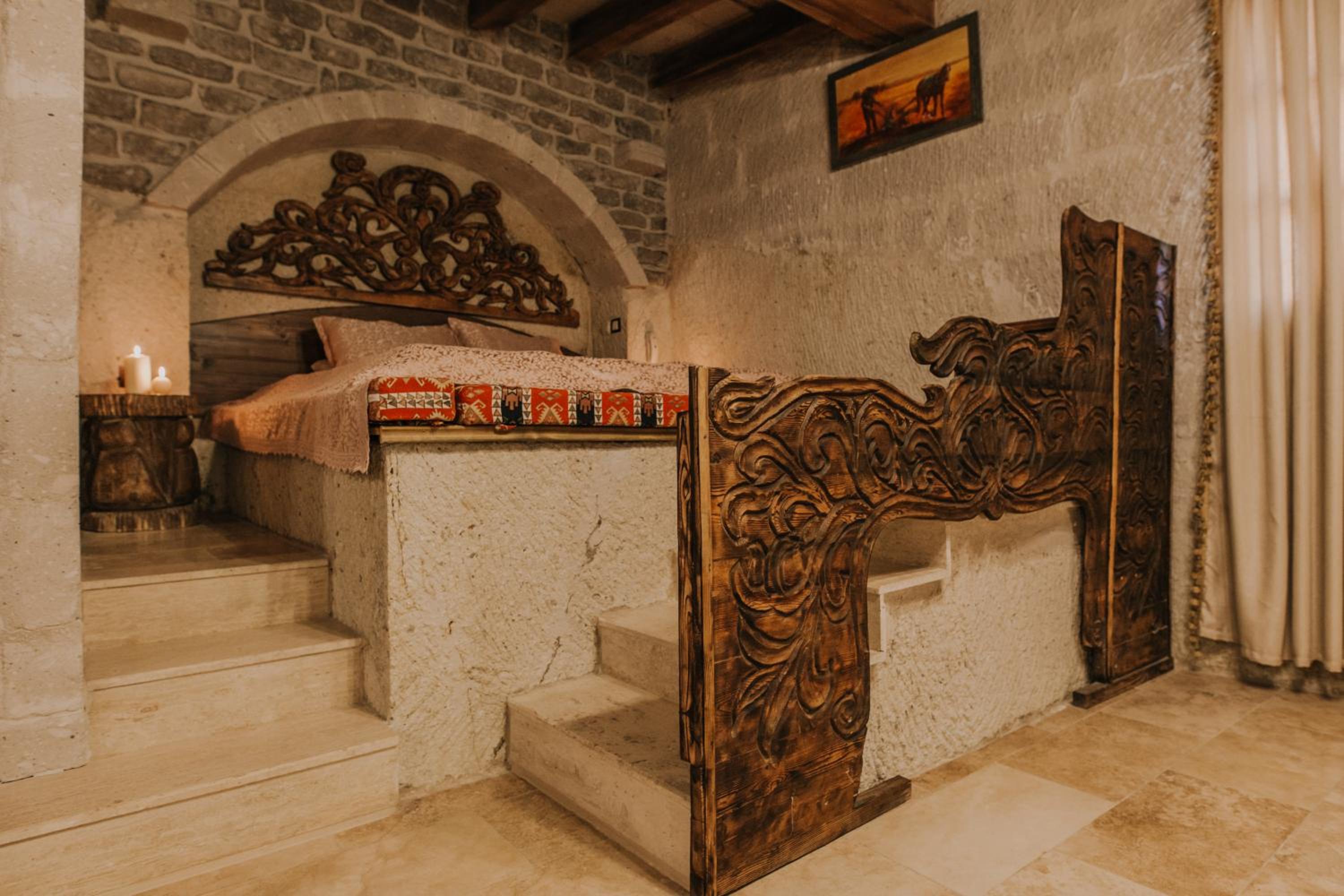 Holiday Cave Hotel - Image 40