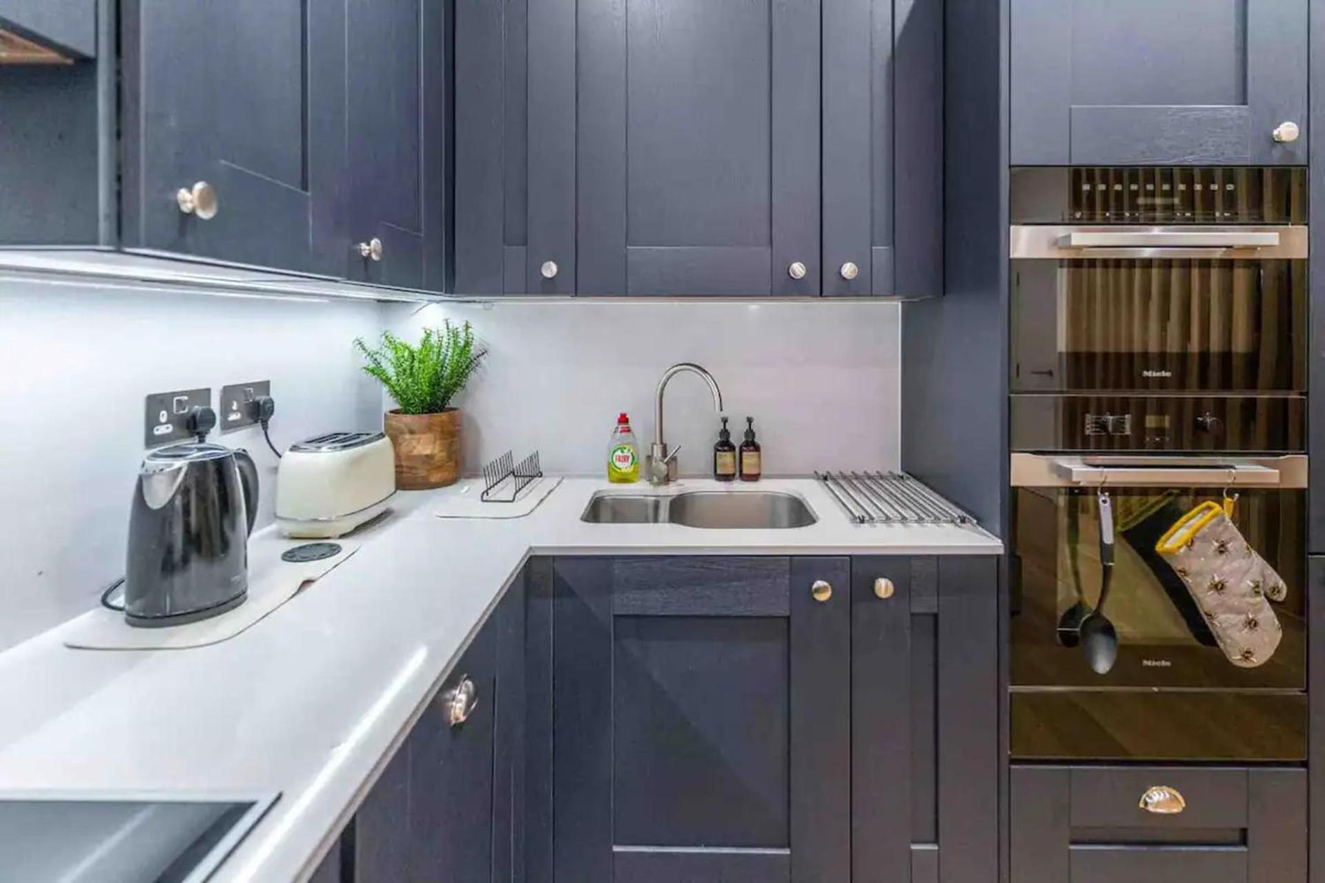 London Oasis - Spacious 4 Bedroom House