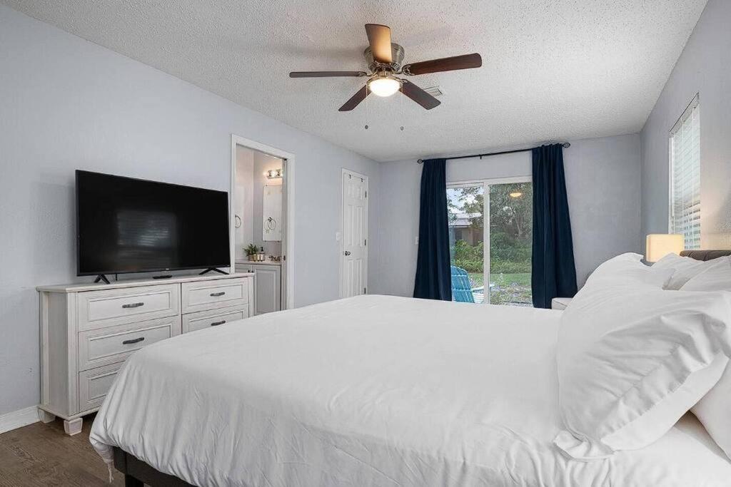 Home With Fenced Yard, Hot tub, Grill and 3 King Beds! view 5
