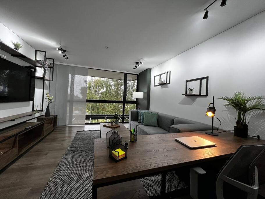Outstanding and wide apartment with work station