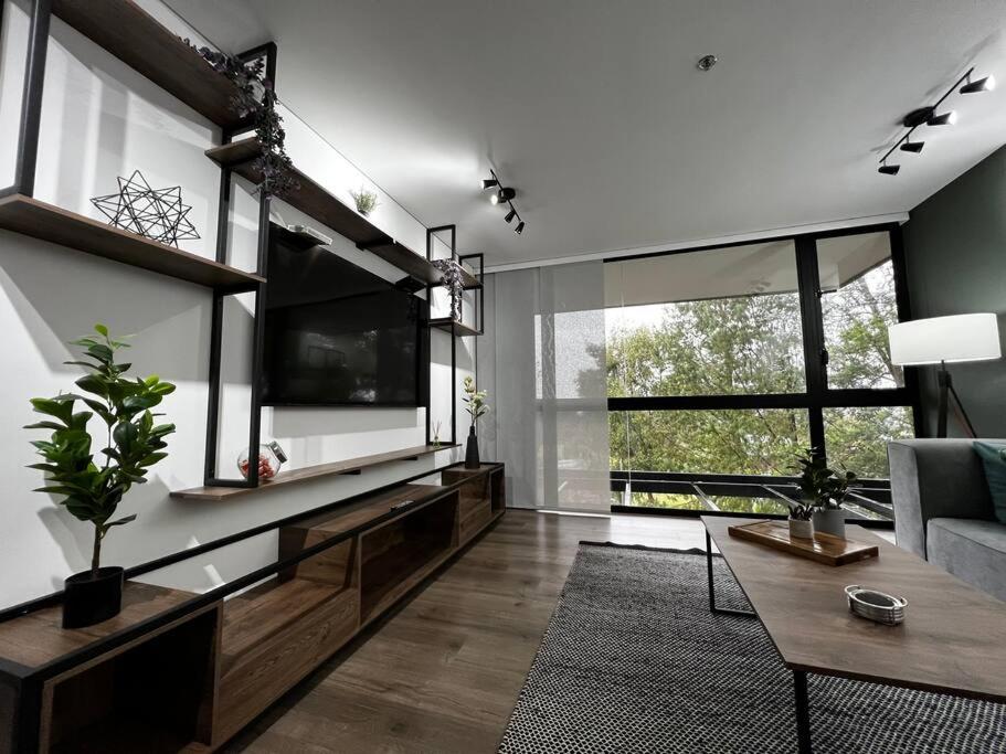 Outstanding and wide apartment with work station