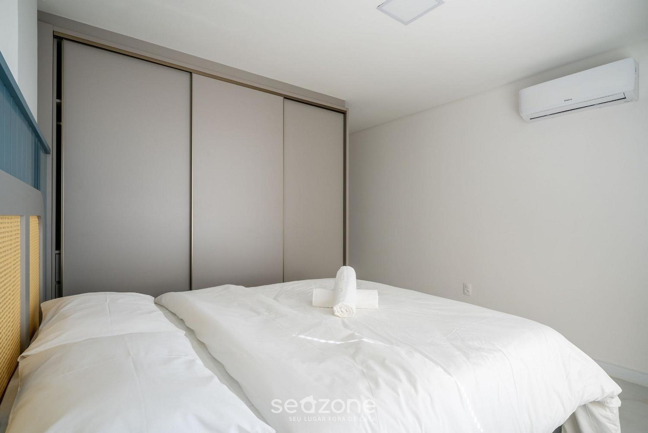 Modern apt w/sea view in Porto Belo SC MRE801
