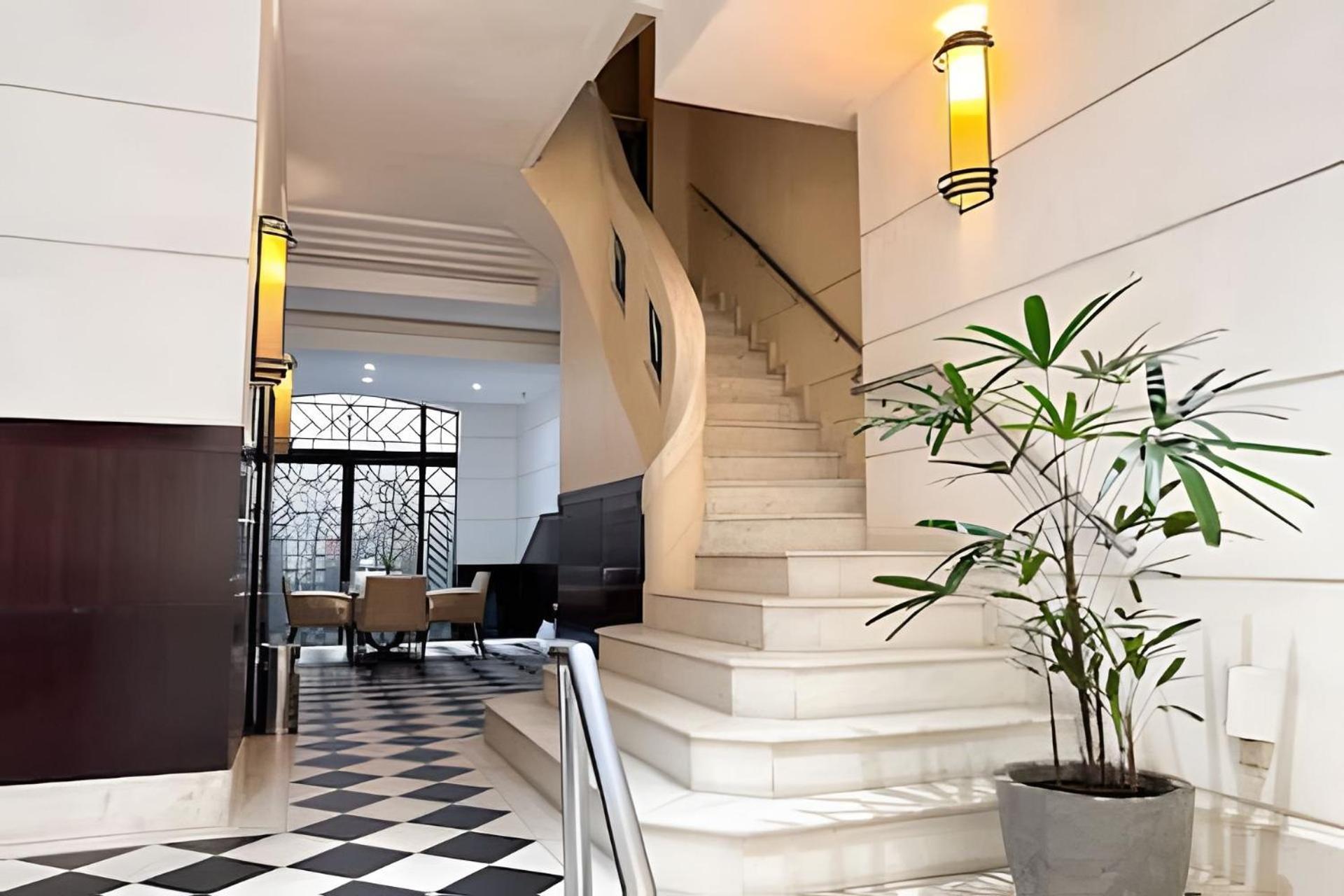 HR.165 - One-suite apartment for rent in Copacabana, with a pool and sea views on the terrace