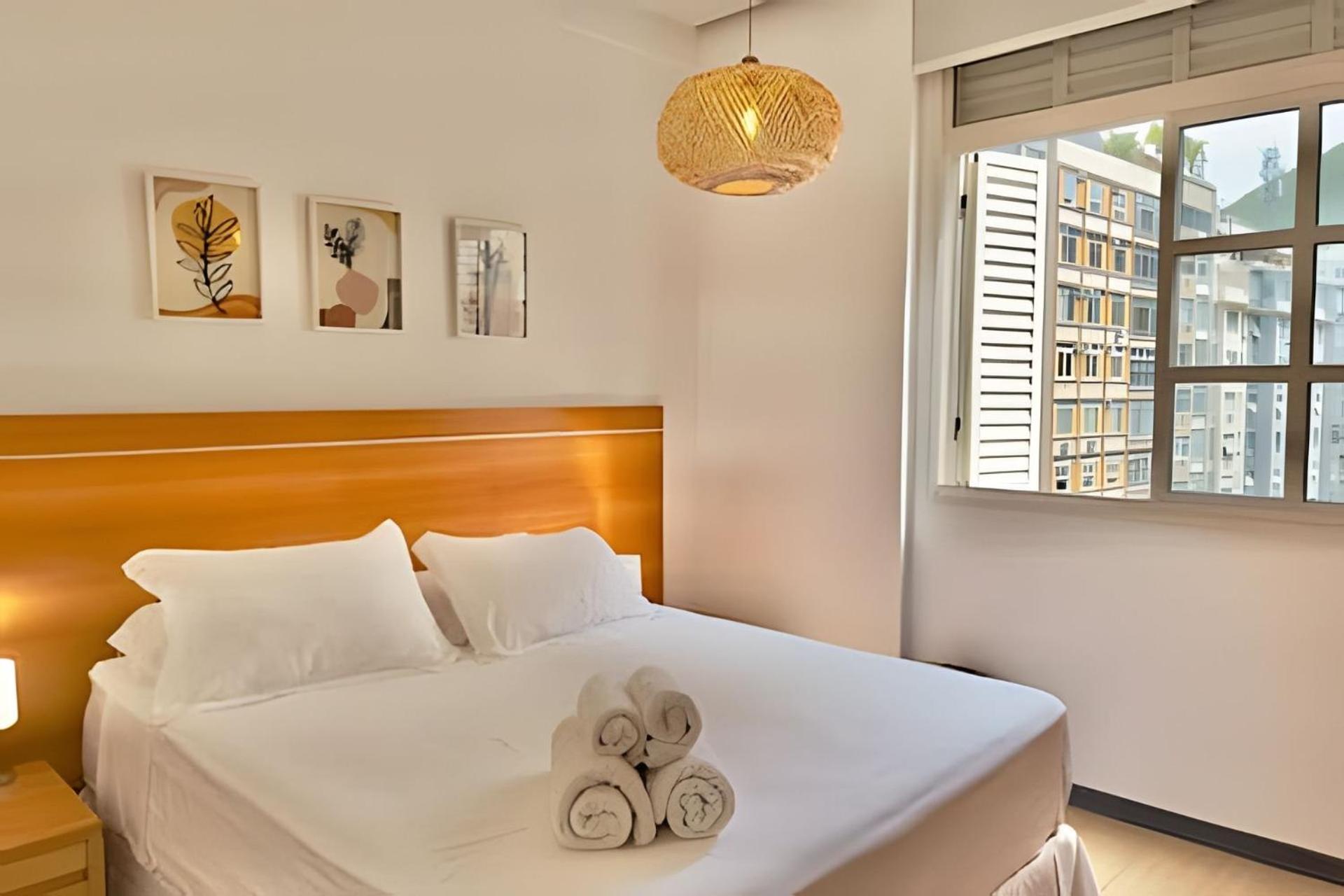HR.165 - One-suite apartment for rent in Copacabana, with a pool and sea views on the terrace