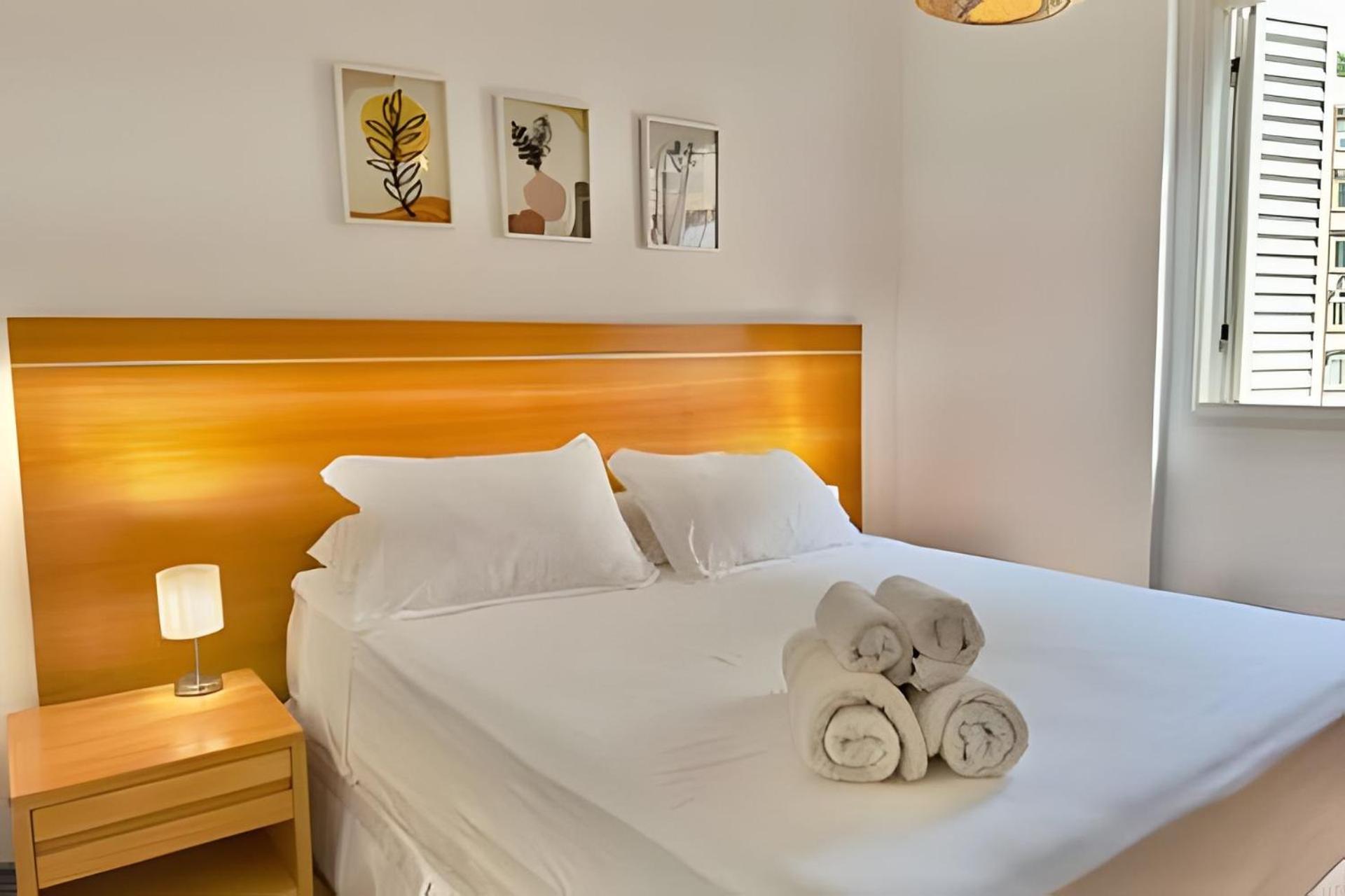 HR.165 - One-suite apartment for rent in Copacabana, with a pool and sea views on the terrace