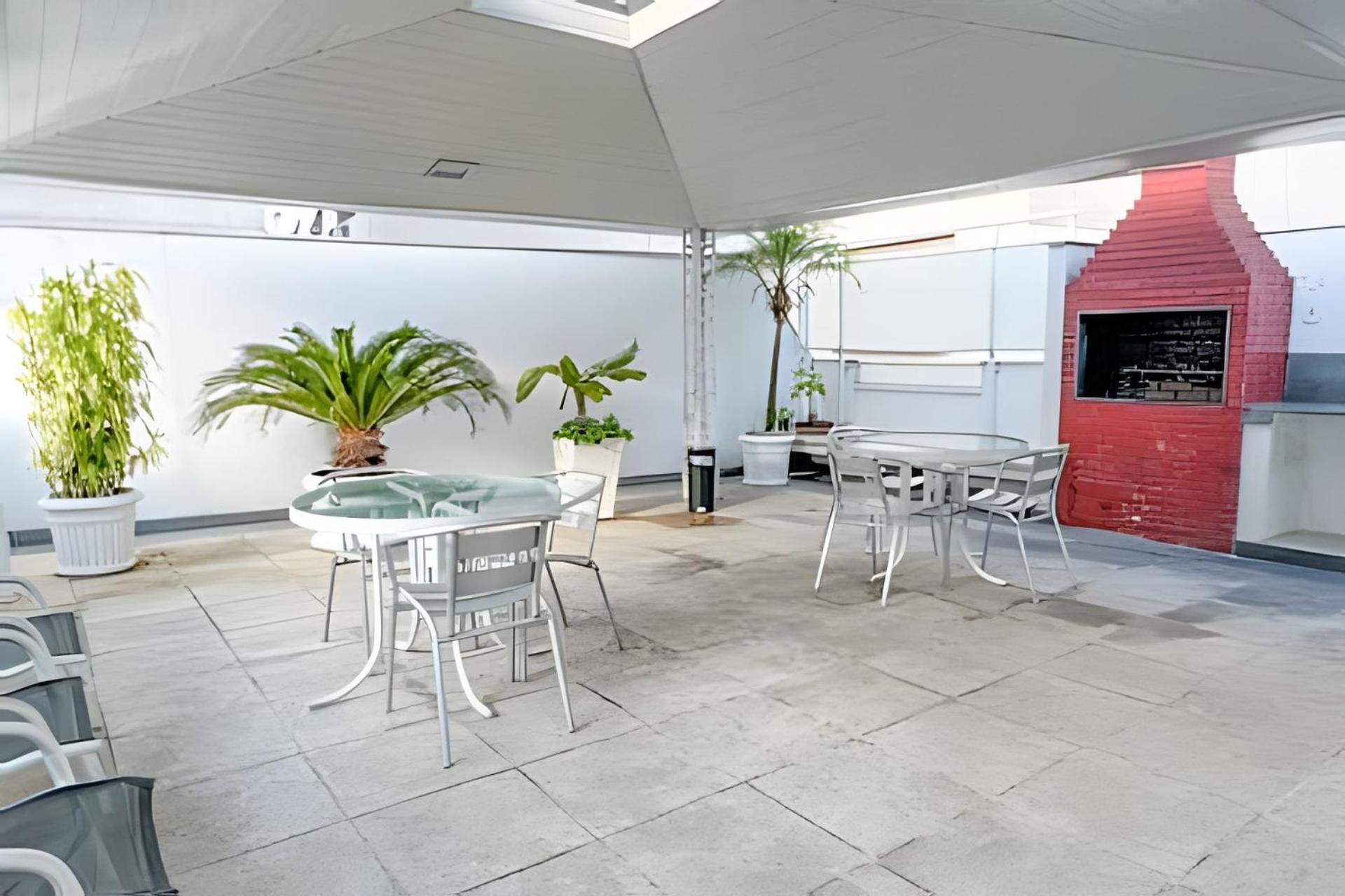 HR.165 - One-suite apartment for rent in Copacabana, with a pool and sea views on the terrace