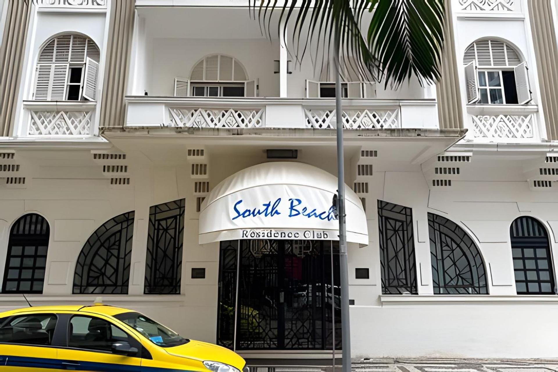 HR.165 - One-suite apartment for rent in Copacabana, with a pool and sea views on the terrace