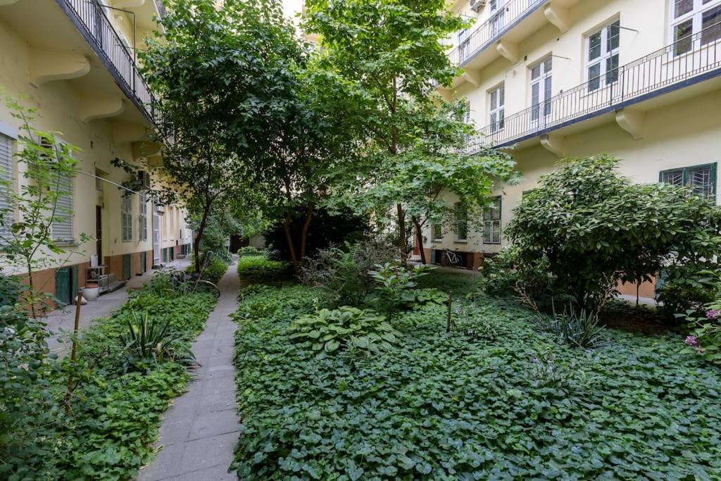 Venus Apartments - Broadway II