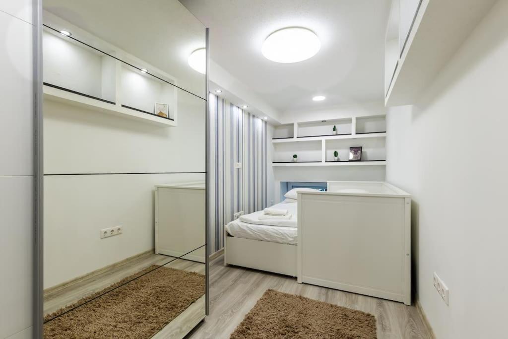 Venus Apartments - Broadway II