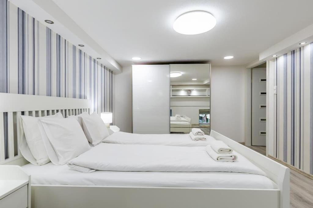 Venus Apartments - Broadway II