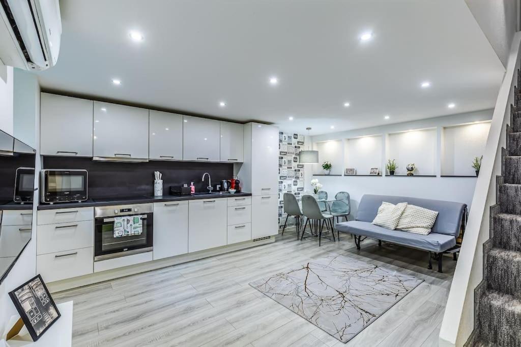 Venus Apartments - Broadway II