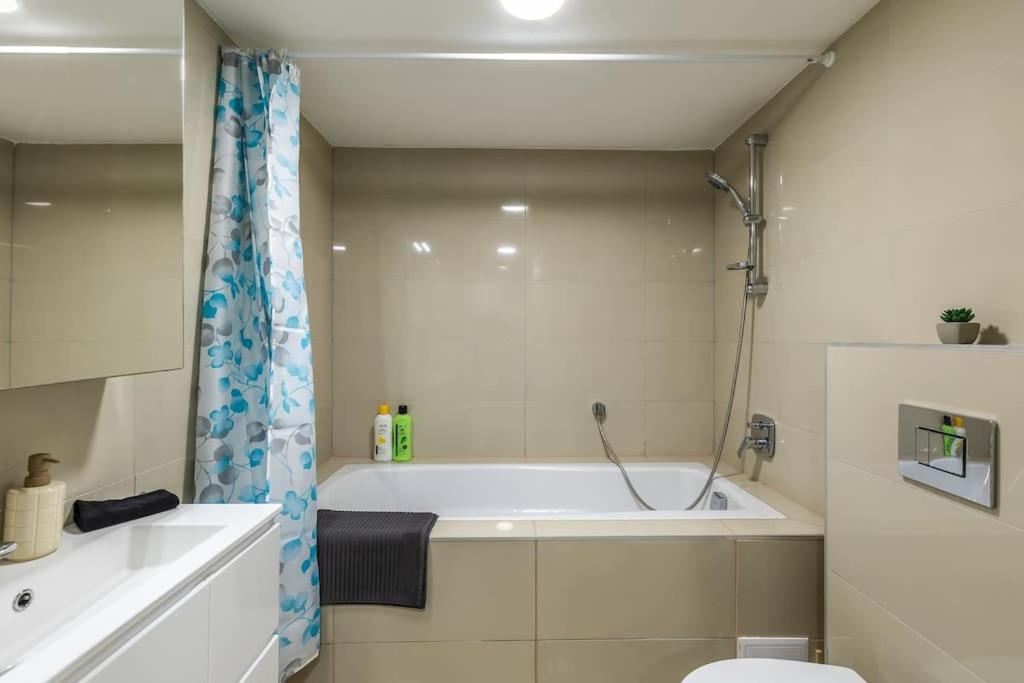 Venus Apartments - Broadway II