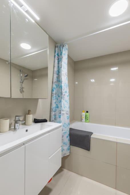 Venus Apartments - Broadway II