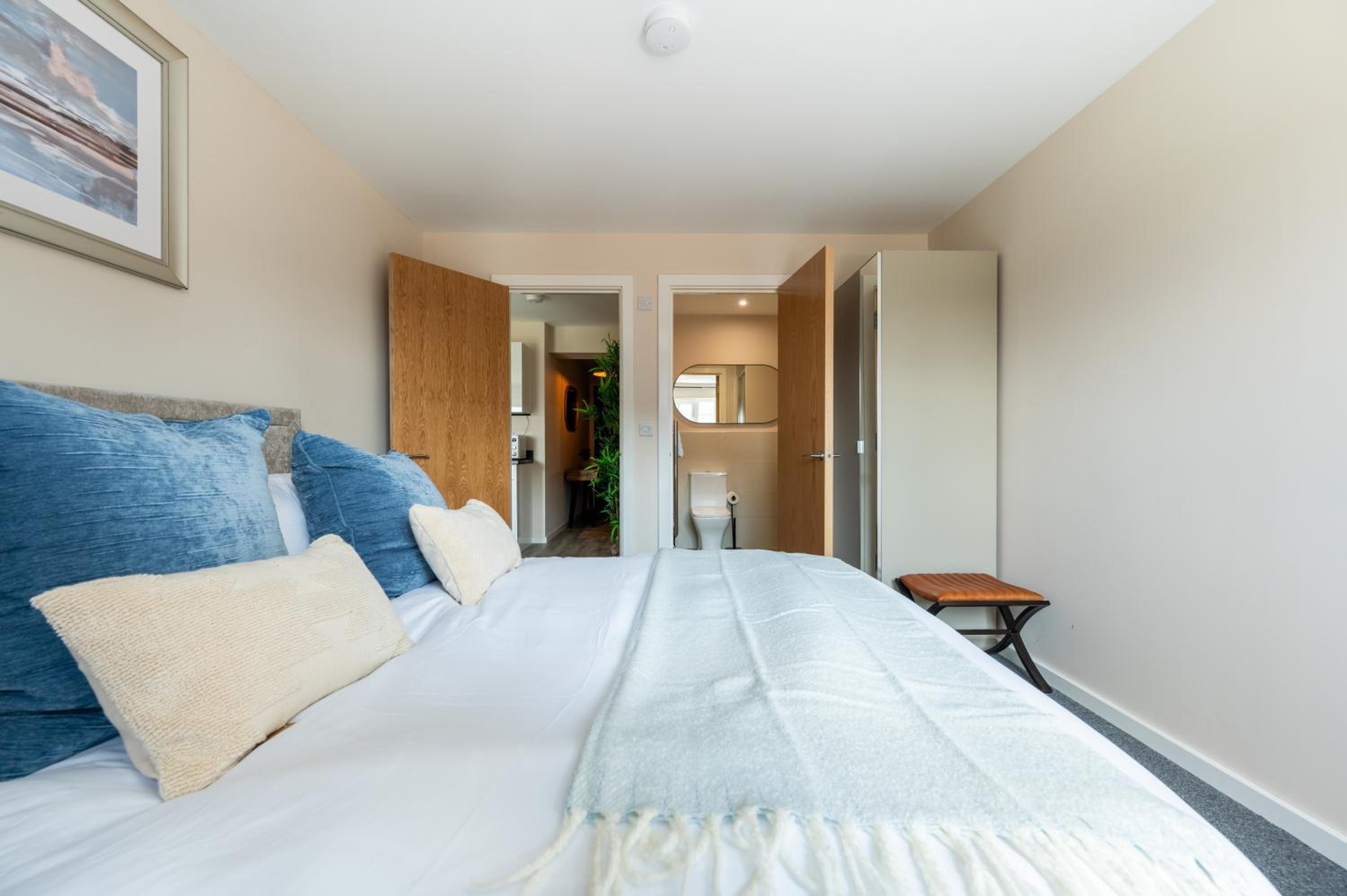 2Bed apartment Manchester view 5