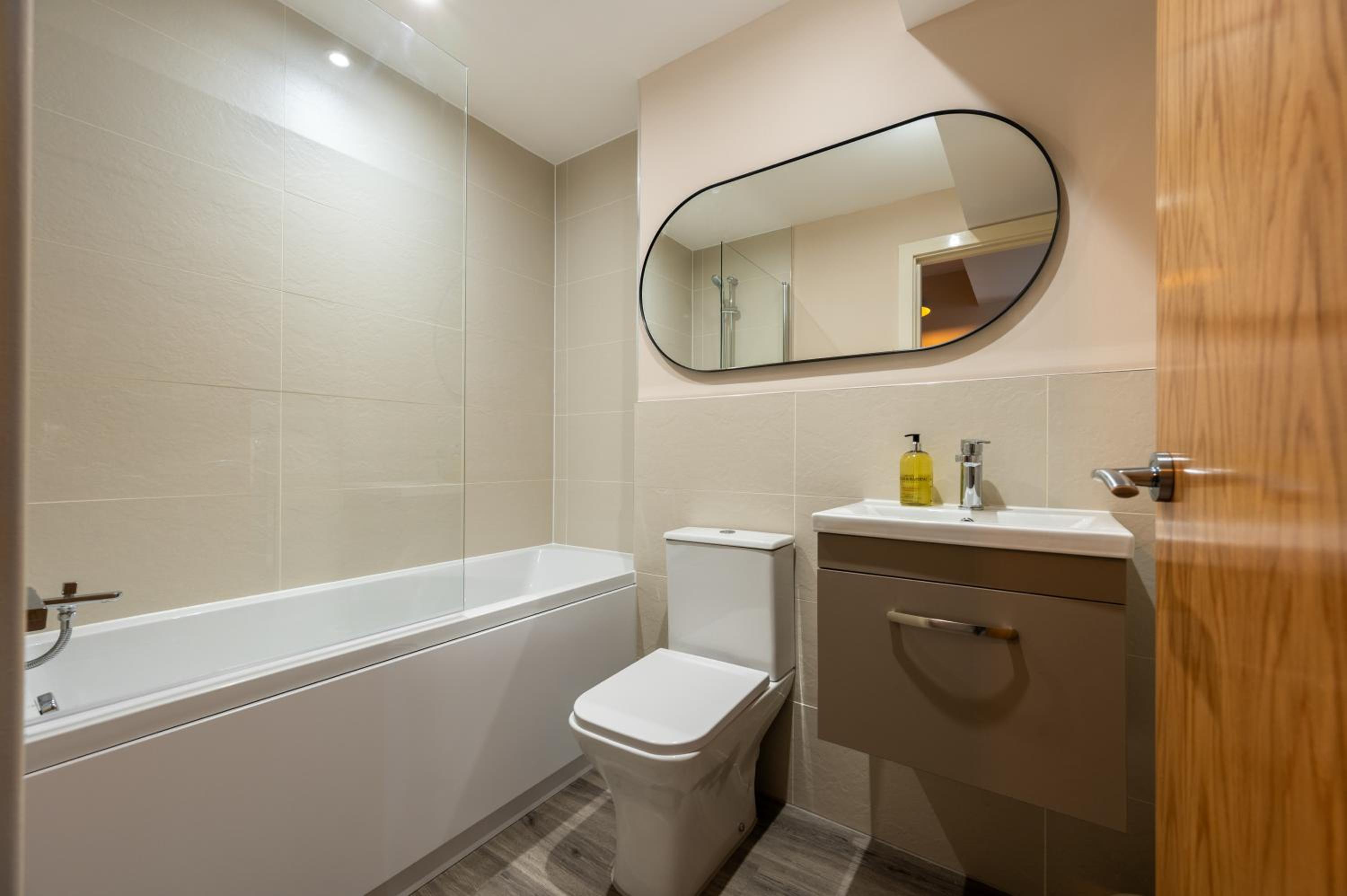 2Bed apartment Manchester view 4