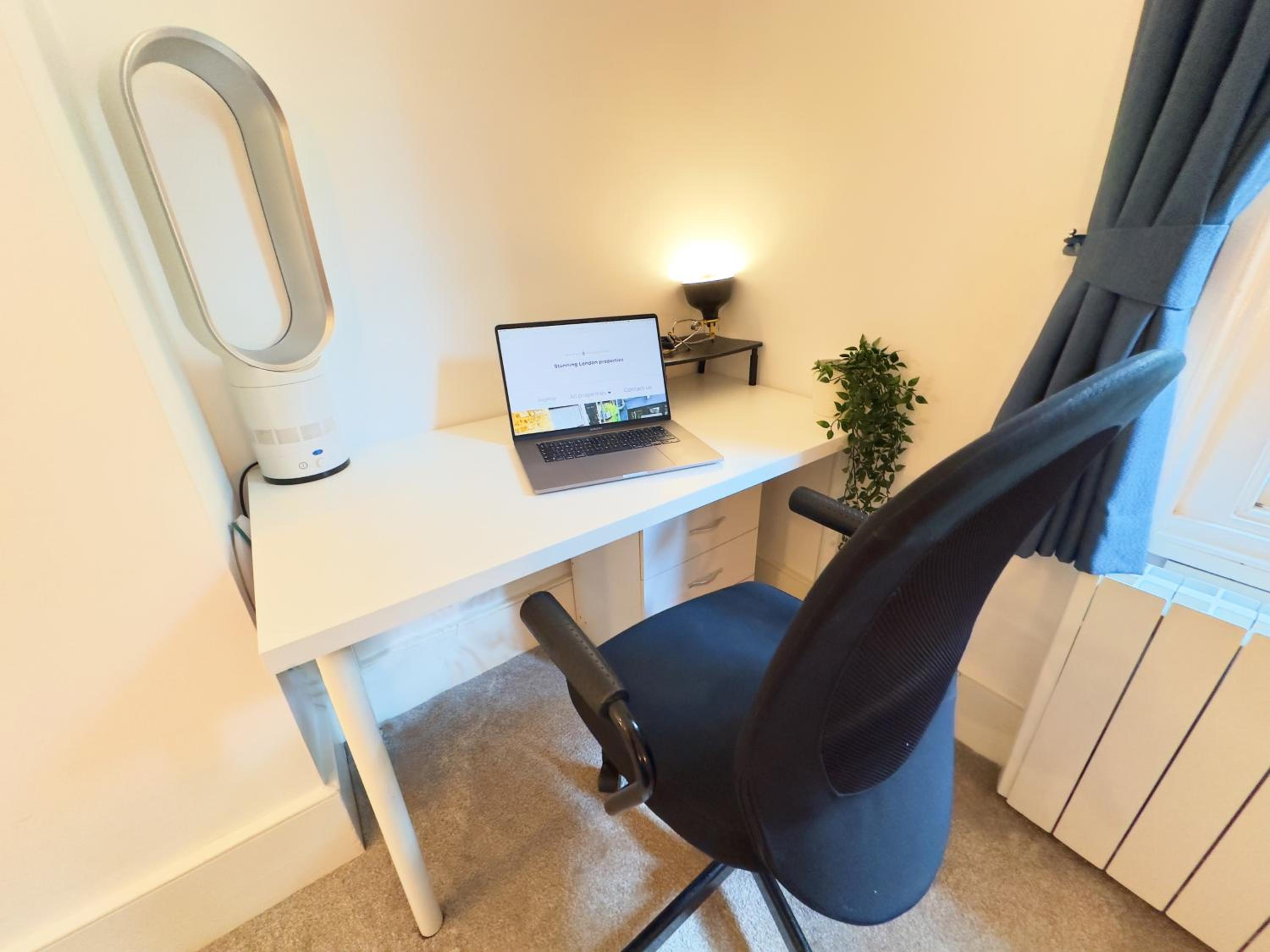 Hotel boutique style studio with Kitchen, Huge Shower, King bed