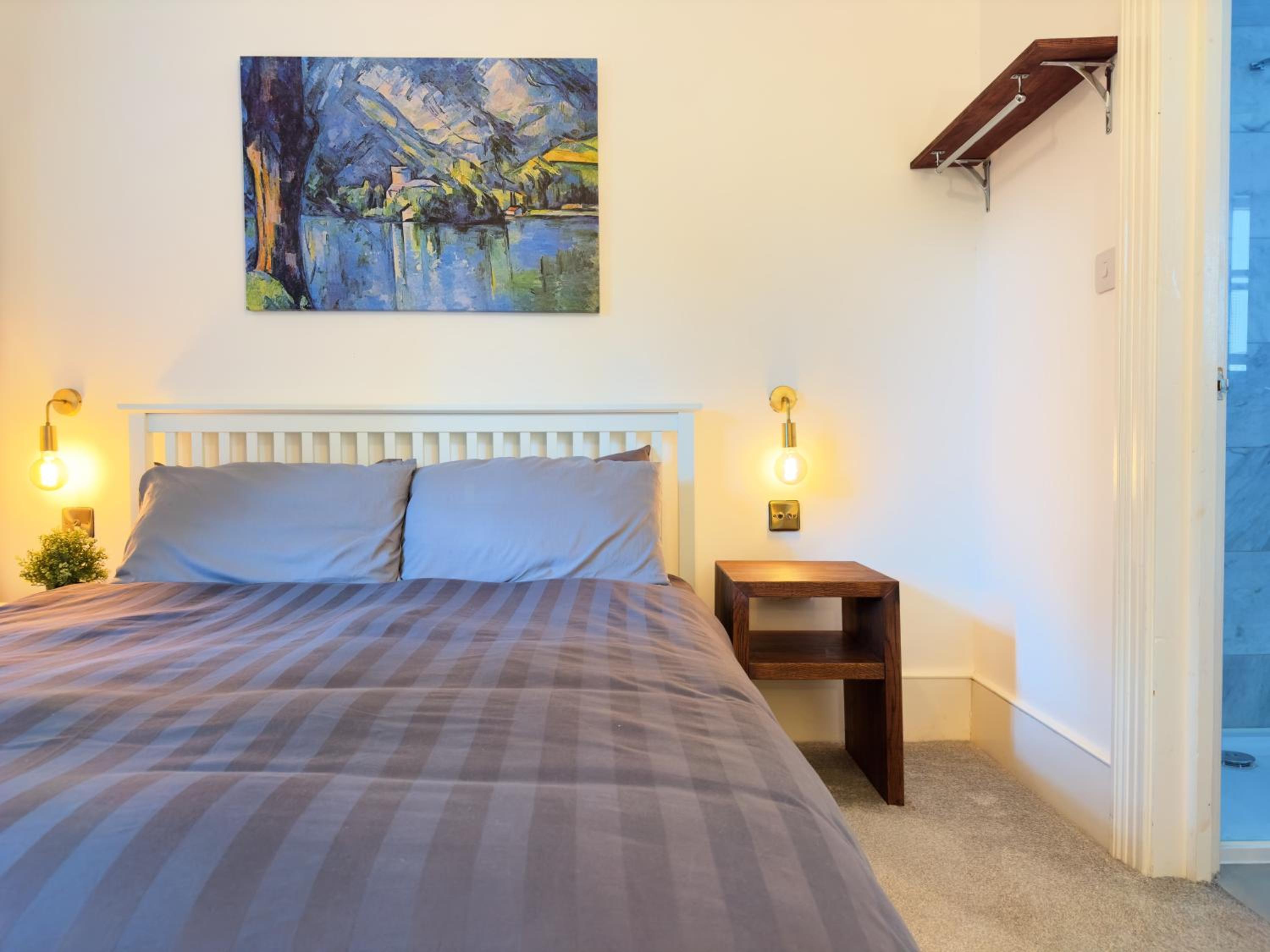 Hotel boutique style studio with Kitchen, Huge Shower, King bed