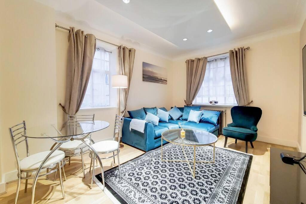 Marble Arch - Quebec Residence