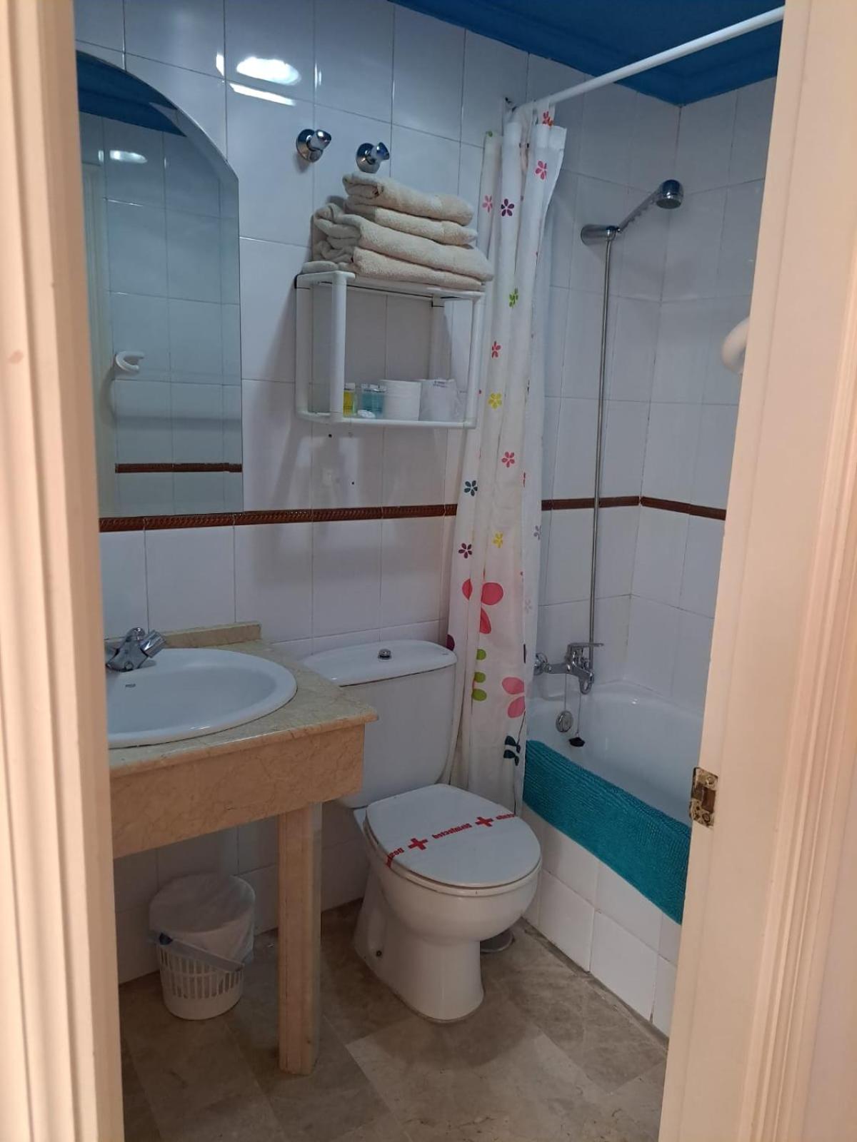Hostal Montys