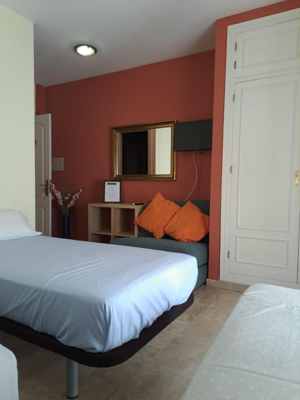 Hostal Montys