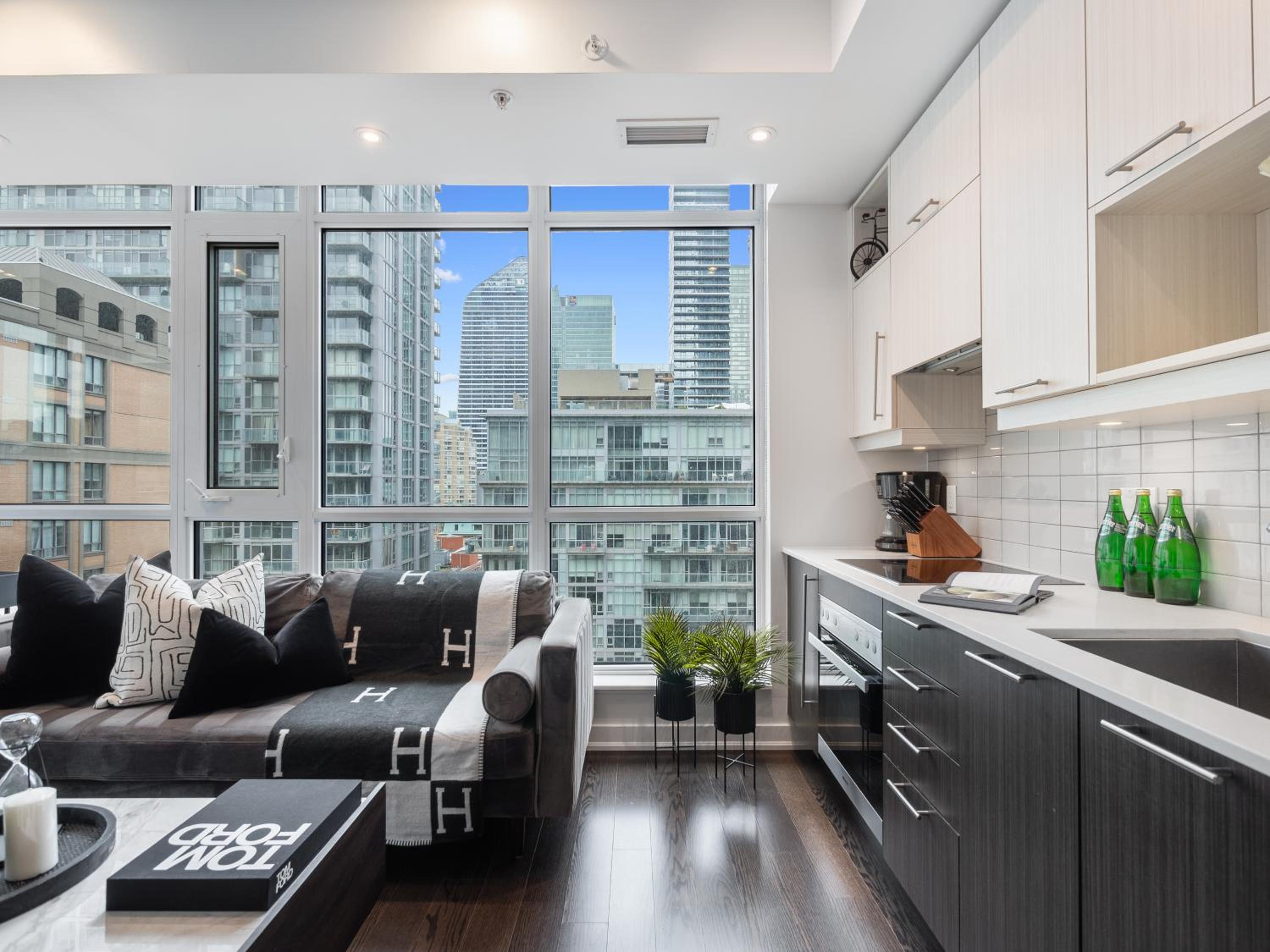Presidential Two Bedroom Suite - Downtown Toronto