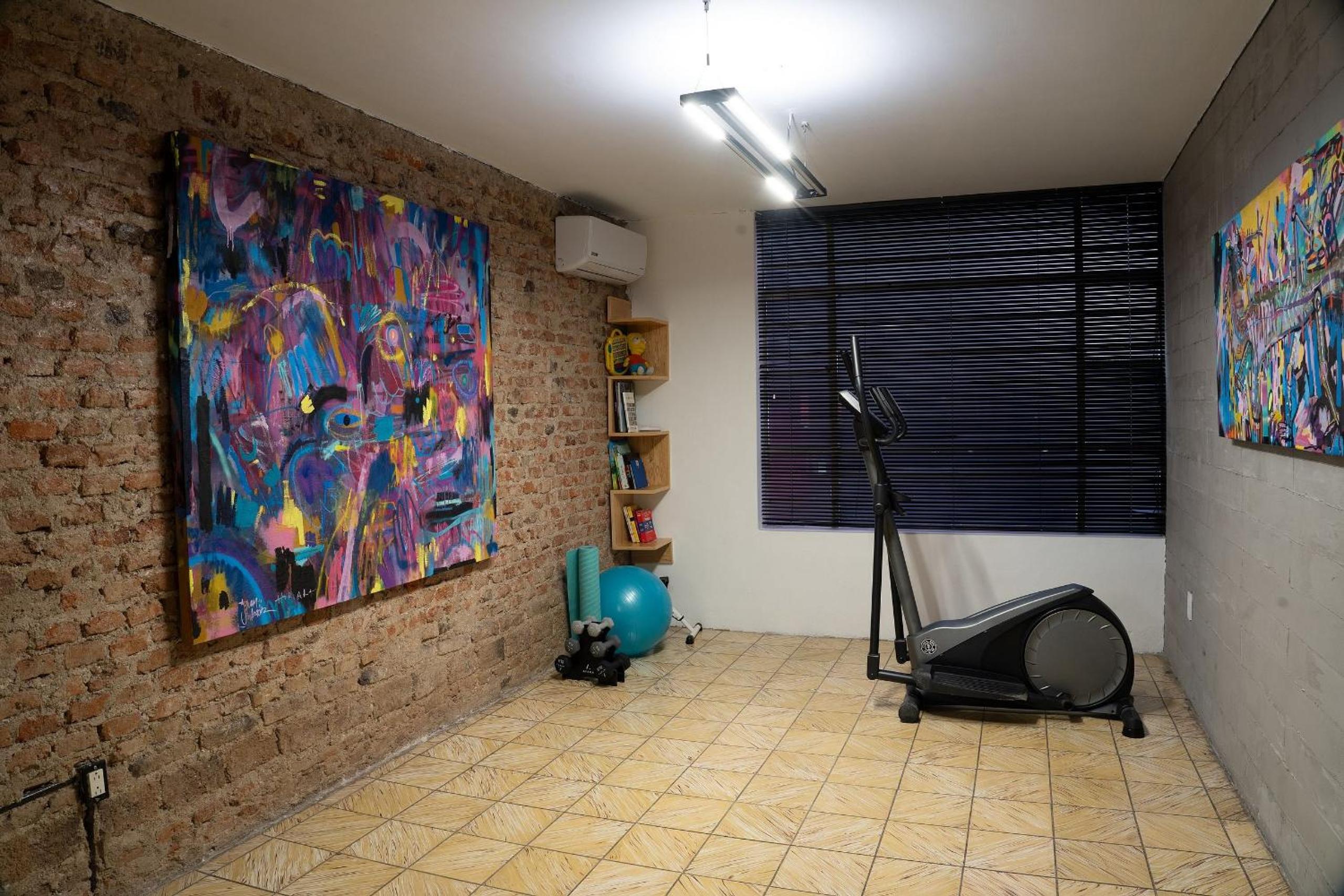 Habitaciones privadas con baño propio en una zona segura y céntrica de Guadalajara.
