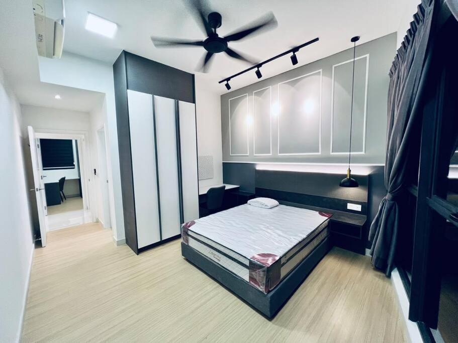 Kuala Lumpur - Serenity In The City by LuxSpace