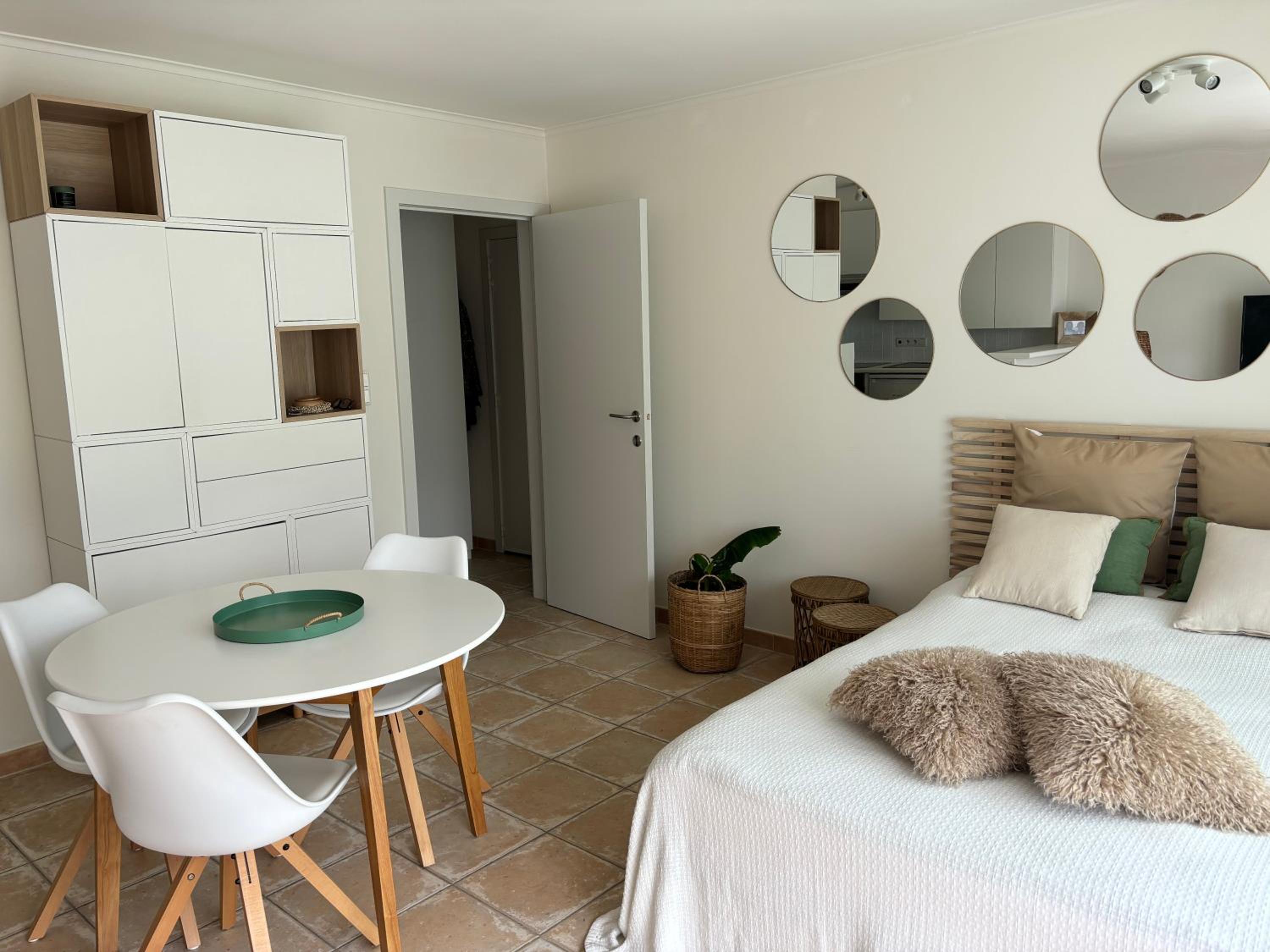 Studio Amor op het gelijkvloers met tuintje nabij strand