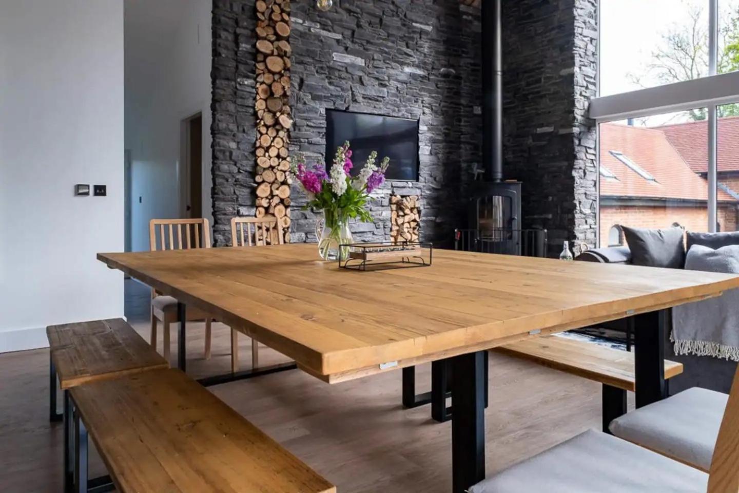 The Oaks Barn - A Countryside Luxury Rural Escape with Hot tub & Fire Pit! Tranquil Group Retreat - Sleeps 8, Pet Friendly & Off road Parking - By Blue Puf view 4
