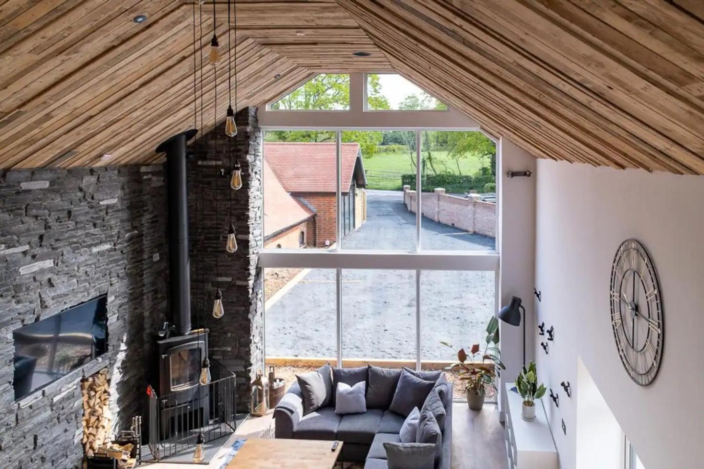 The Oaks Barn - A Countryside Luxury Rural Escape with Hot tub & Fire Pit! Tranquil Group Retreat - Sleeps 8, Pet Friendly & Off road Parking - By Blue Puf view 2