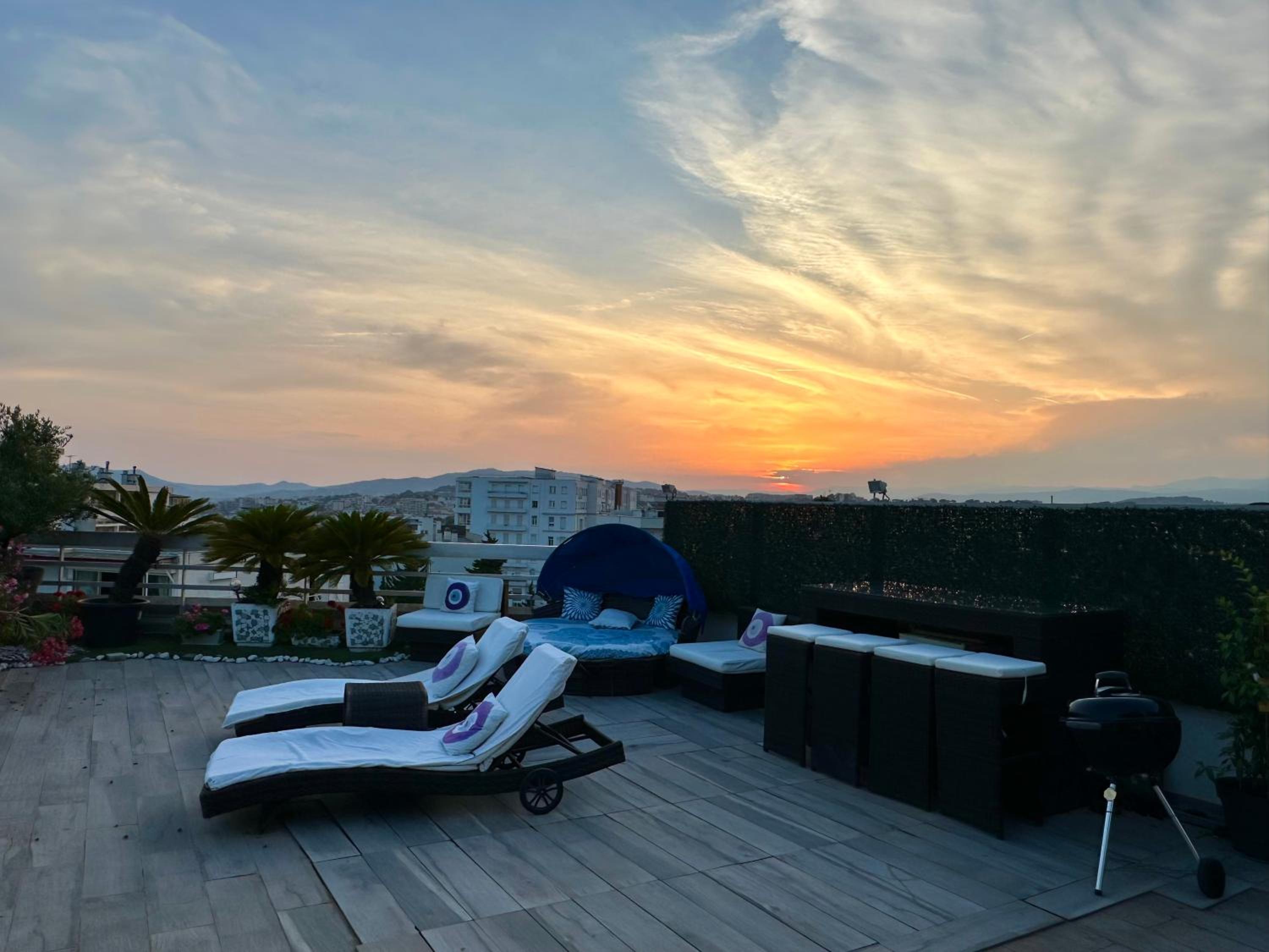 CANNES CROISETTE Sea & Sky