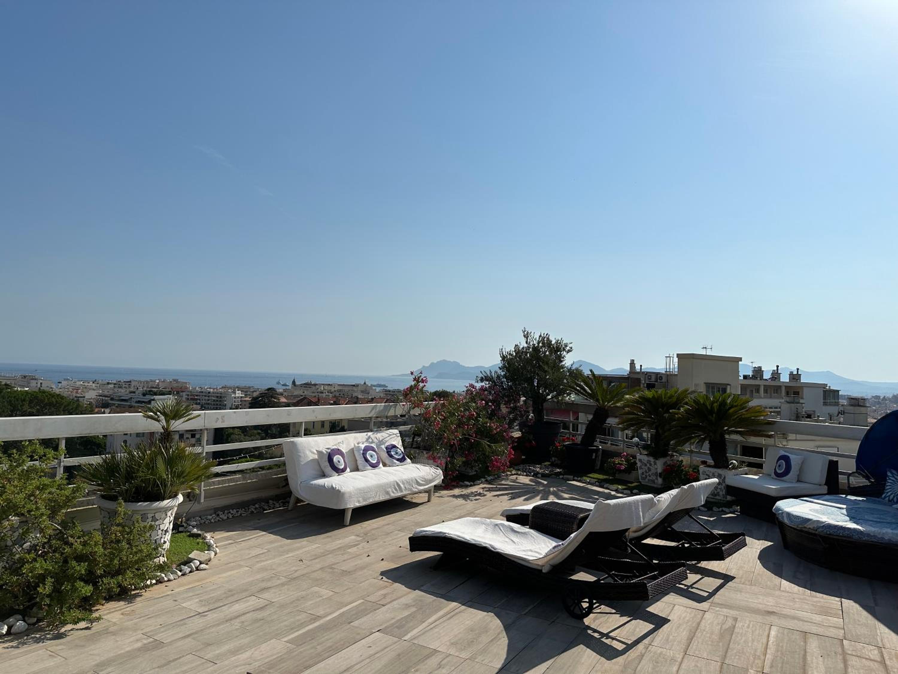 CANNES CROISETTE Sea & Sky
