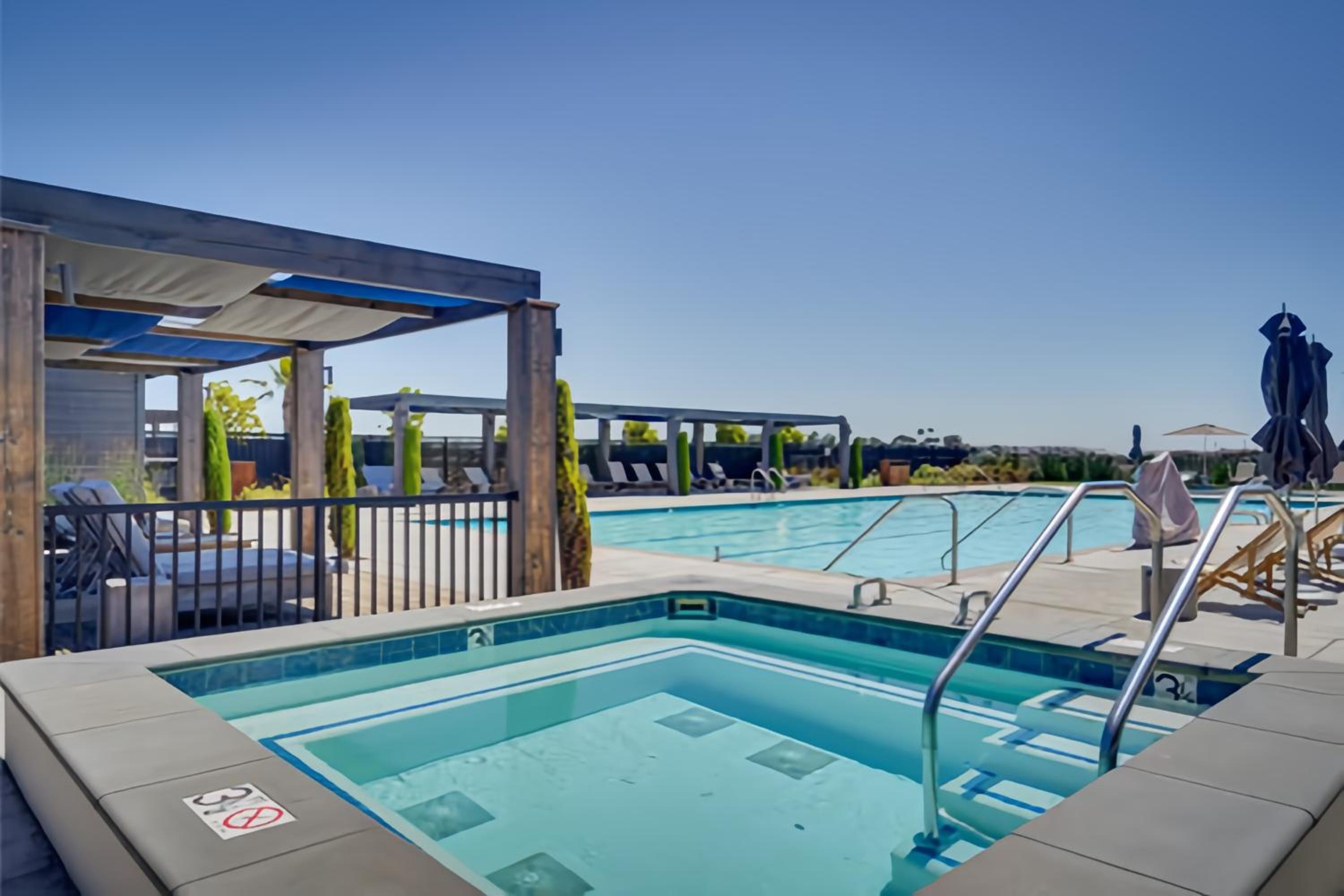 Waterfront Resort Style Villa - 5 min to fastwater view 3