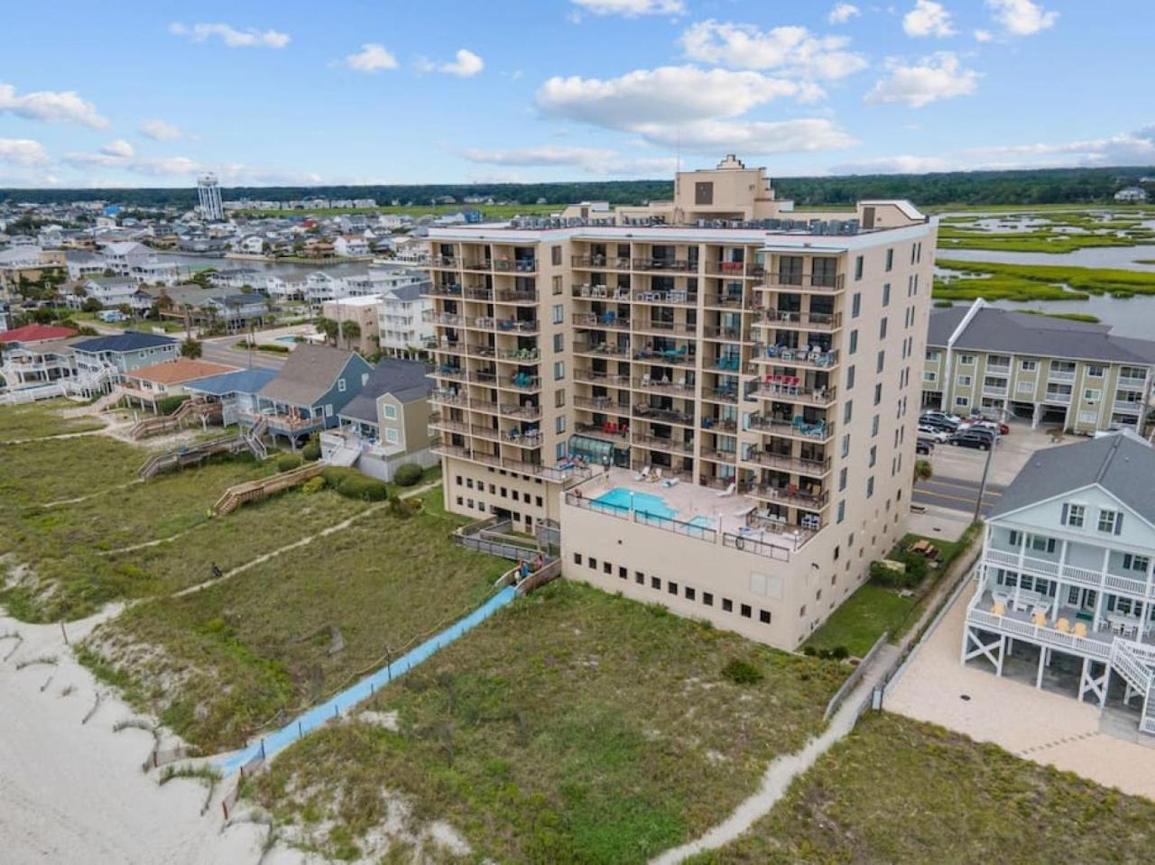 Oceanfront 1BR Condo with Corner Balcony Pool