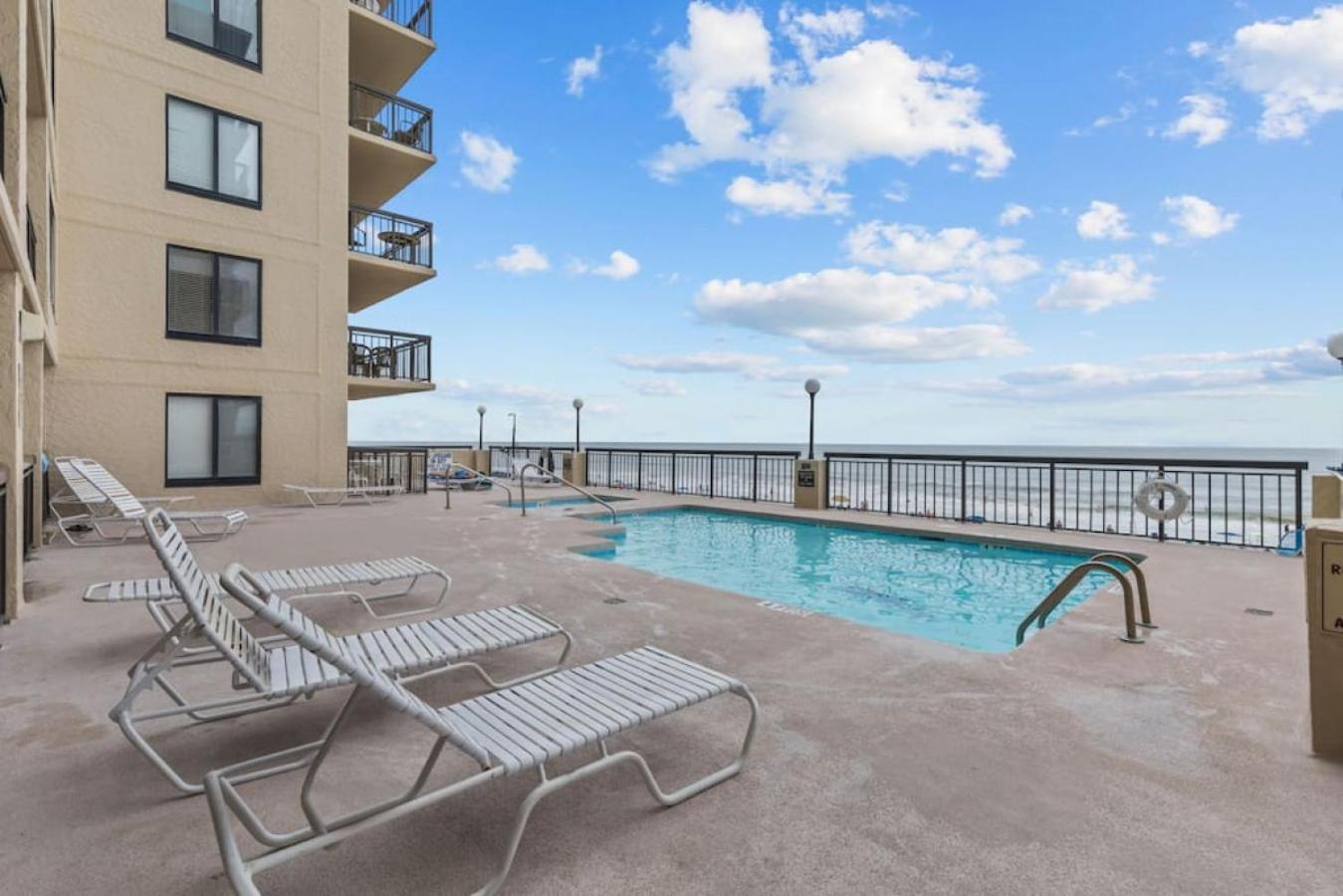 Oceanfront 1BR Condo with Corner Balcony Pool