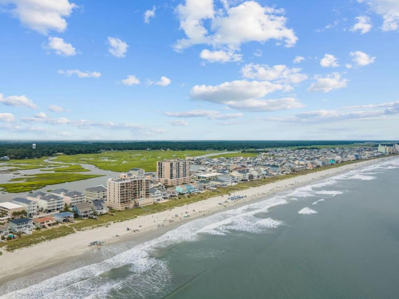 Oceanfront 1BR Condo with Corner Balcony Pool