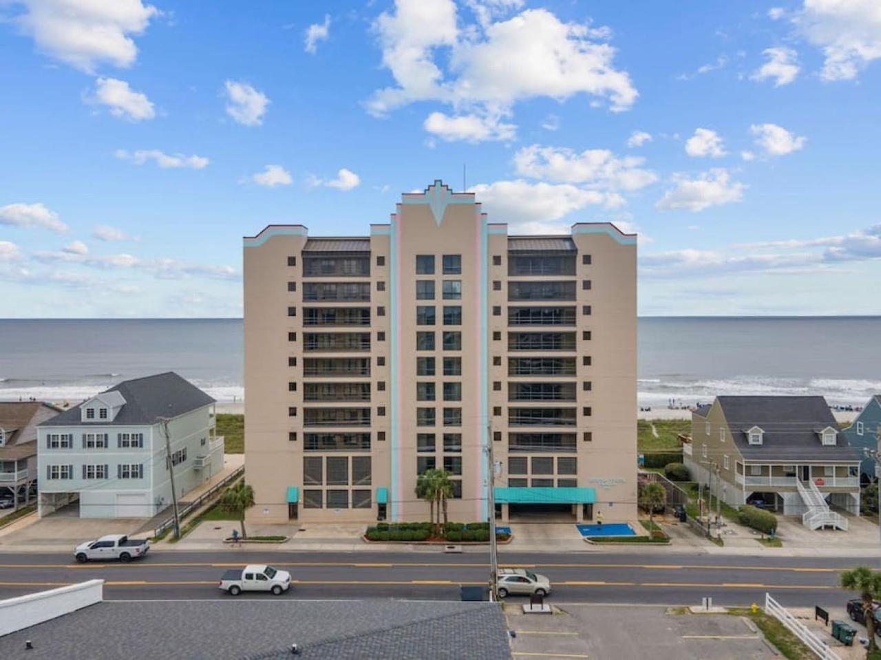 Oceanfront 1BR Condo with Corner Balcony Pool
