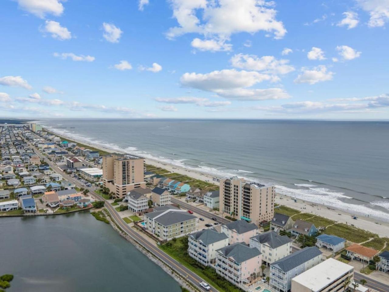 Oceanfront 1BR Condo with Corner Balcony Pool
