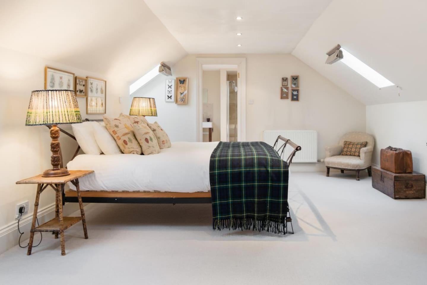 Super Central - Georgian Double Upper Flat with Castle Views in New Town