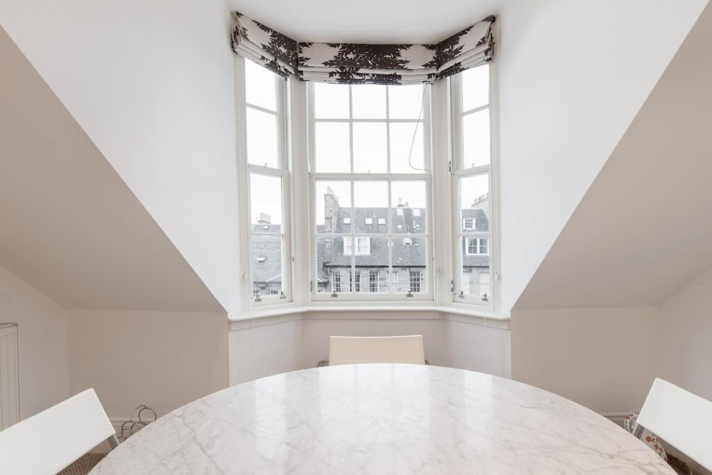 Super Central - Georgian Double Upper Flat with Castle Views in New Town photo 5