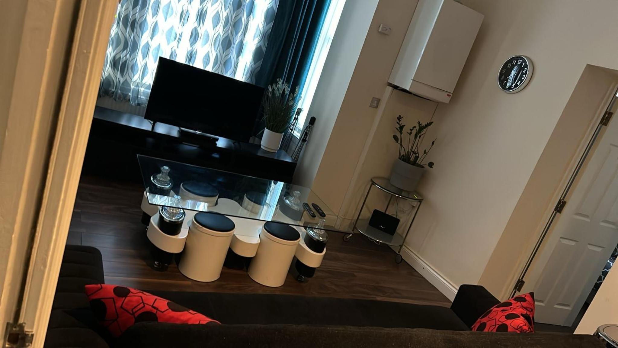 Luxurious 2 Bed Apartment view 5