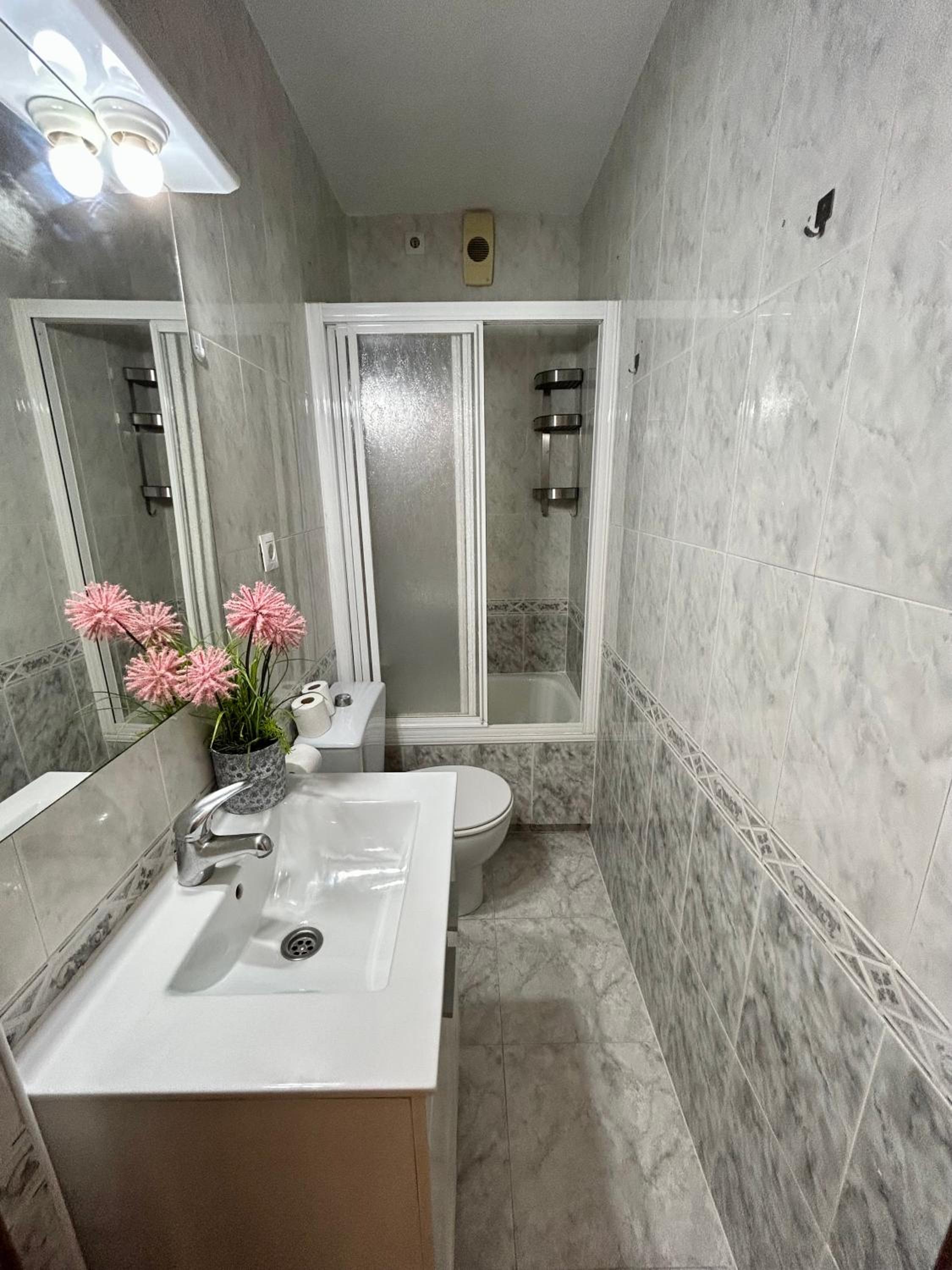 Getafe Vacations - Rooms Aguila - Property Image 2