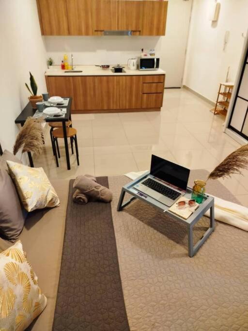 Cozy Haven Queen Studio Free Private Parking Netflix photo 5